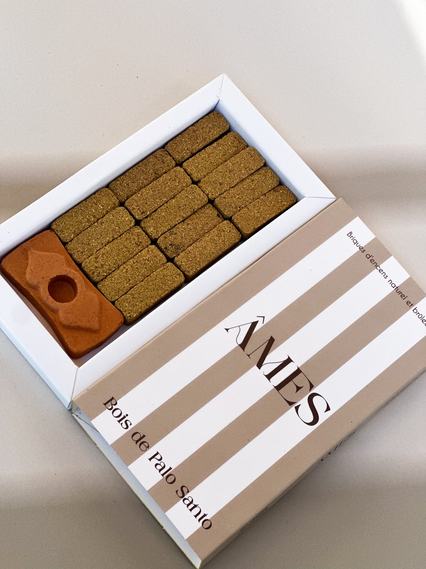 Briques d'encens naturel et brûleur