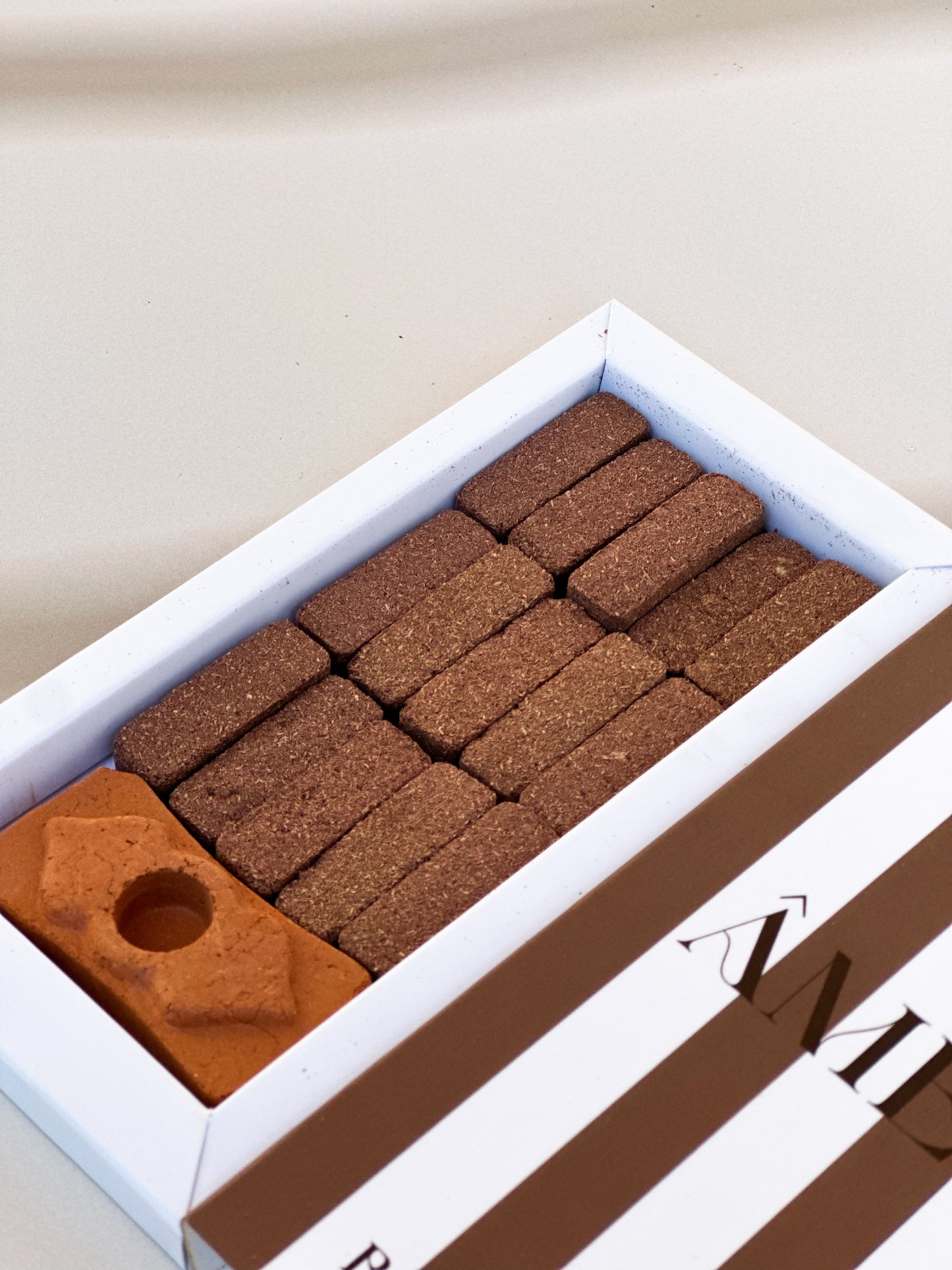 Briques d'encens naturel et brûleur